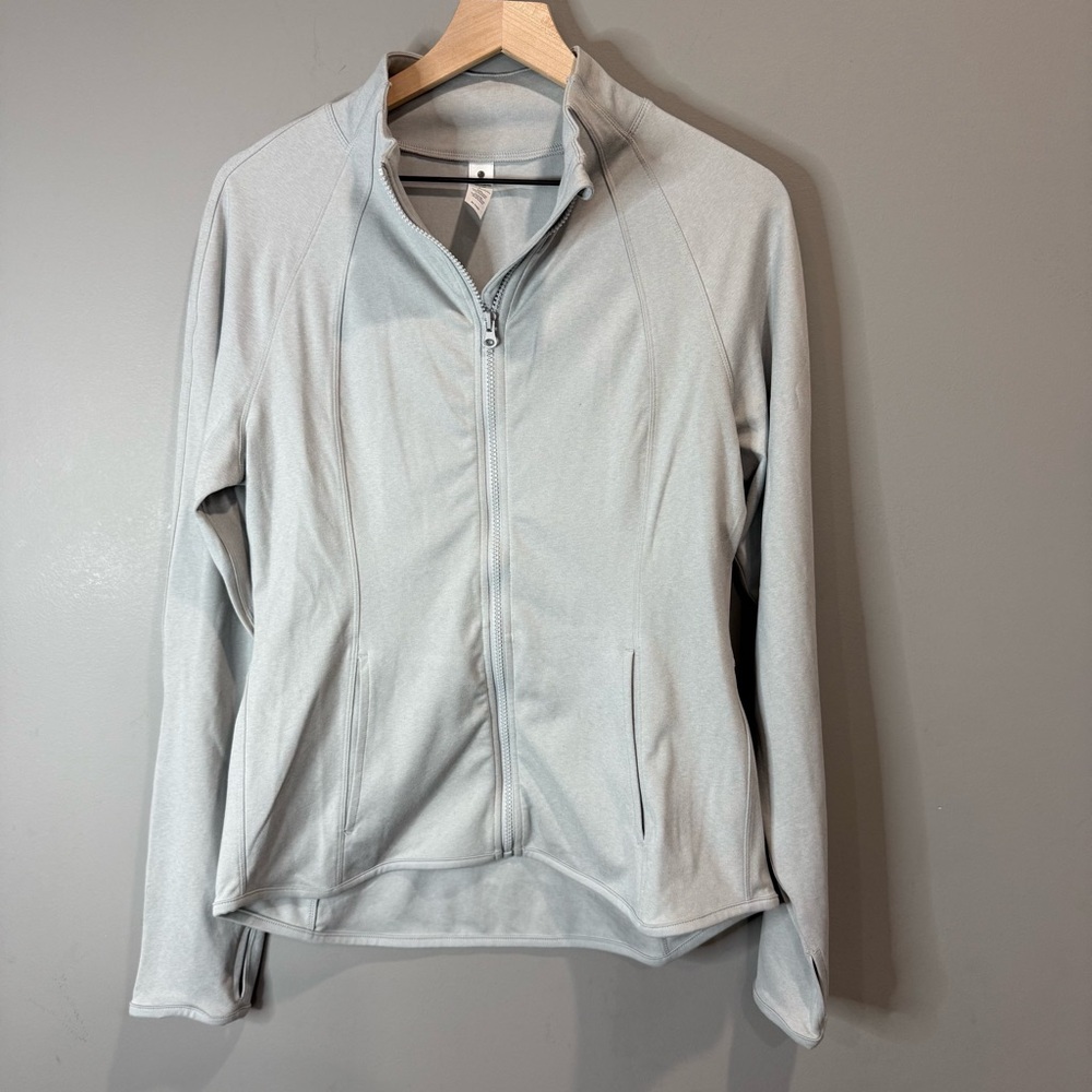 YOGALICIOUS LUX REBEL FLARE FULL
ZIP JACKET Gray size Large NWT